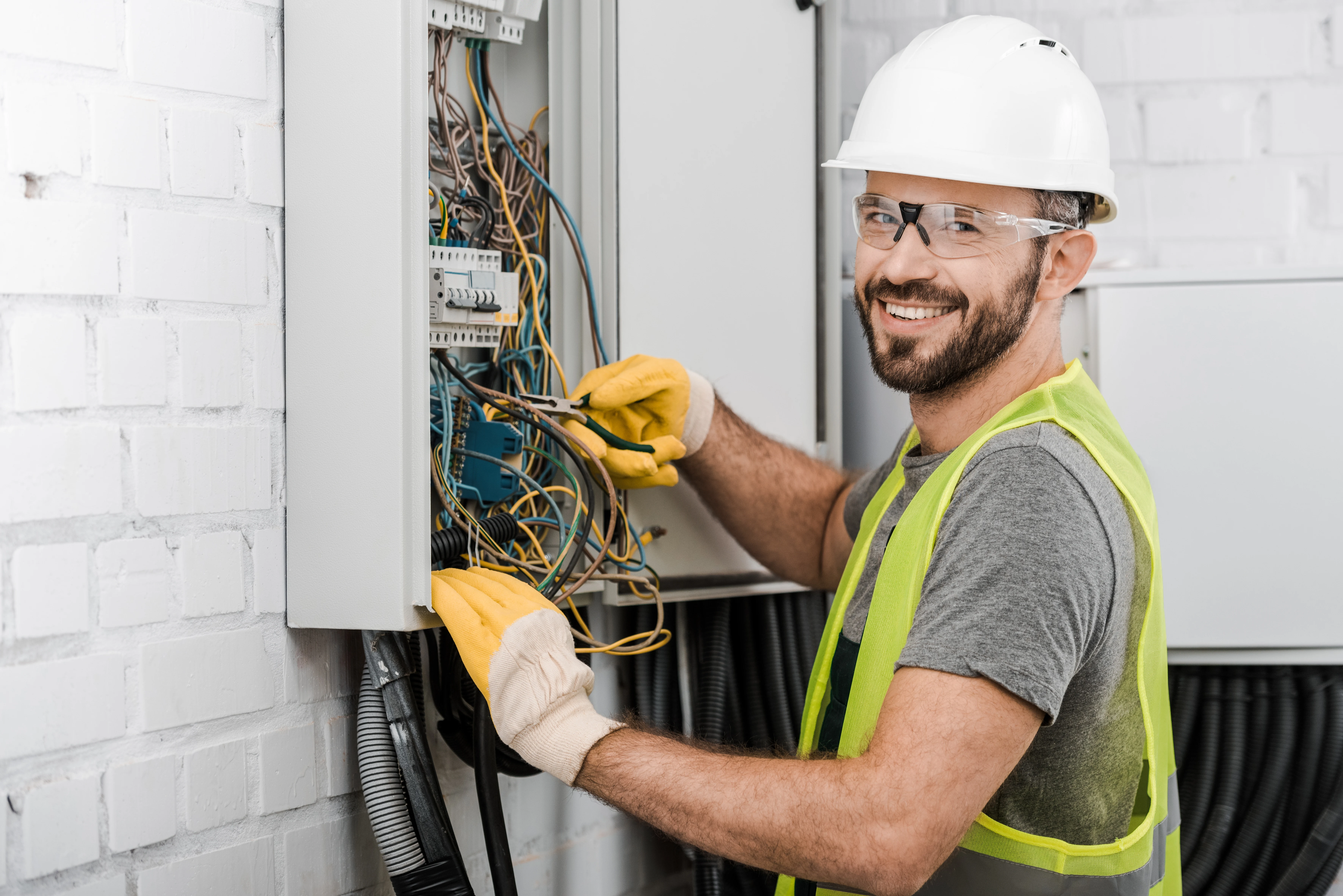Elektriker bei der Arbeit